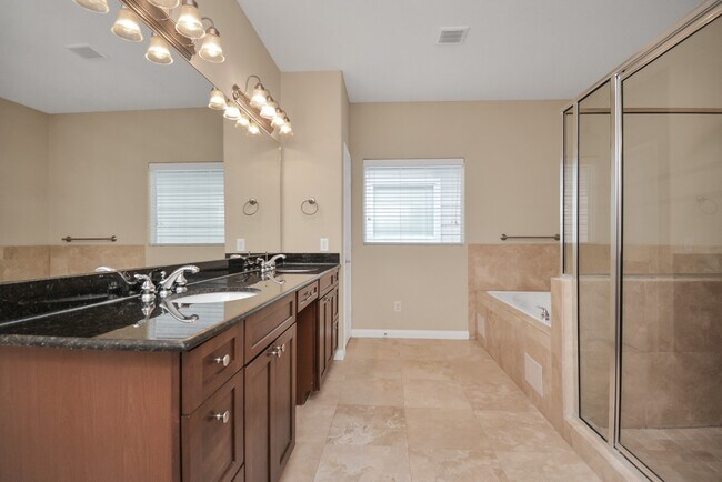 Building Photo - 1137 W 24th St