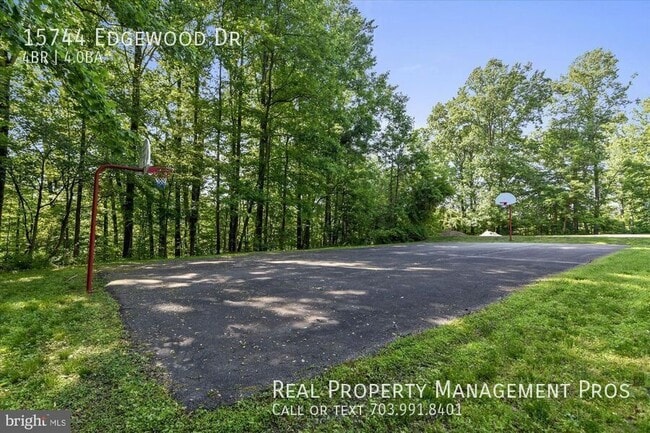 Building Photo - 15744 Edgewood Dr