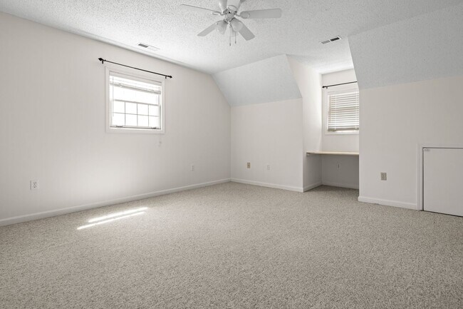 Building Photo - Spacious Cape Cod-Style Home in South Asheville