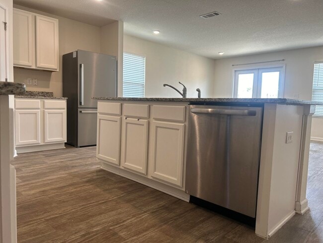Building Photo - 916 Merganser Way