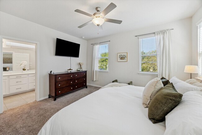 Building Photo - 9804 Rugged Oaks Dr