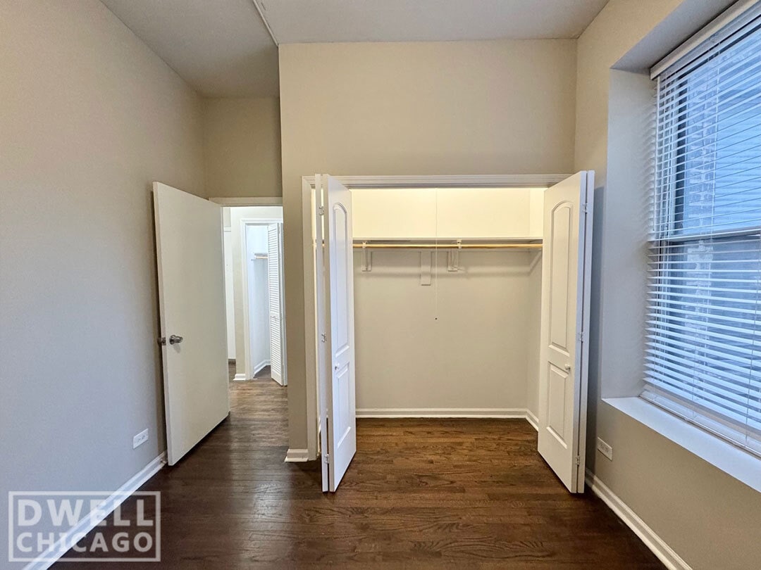 Building Photo - 3430 N Elaine Pl