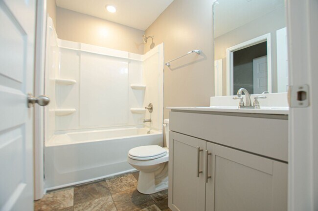 Building Photo - Pet Friendly Three Bedroom!