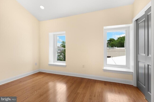 Building Photo - 6607 Ridge Ave