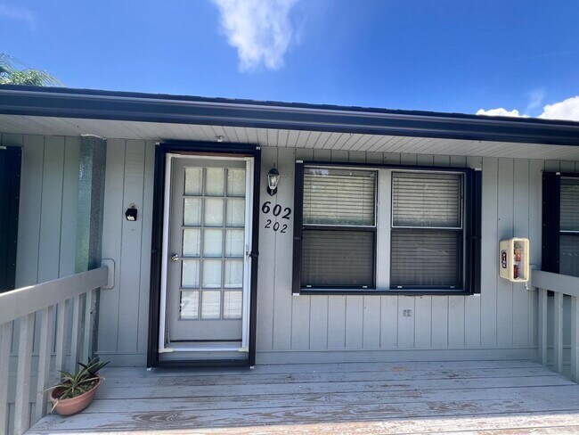 Primary Photo - 602 Centre Ct SW