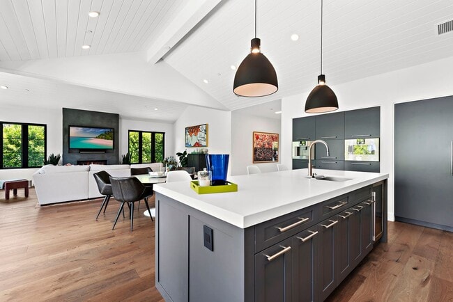 Building Photo - Modern Farmhouse Perfection