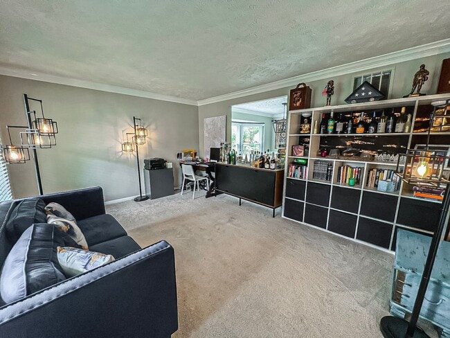 Building Photo - Beautiful and Spacious 4 Bedroom 2.5 Bathr...