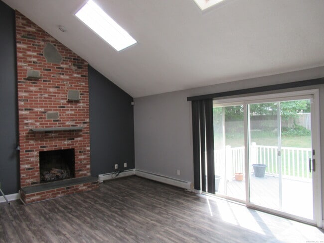 Building Photo - 208 Dino Rd