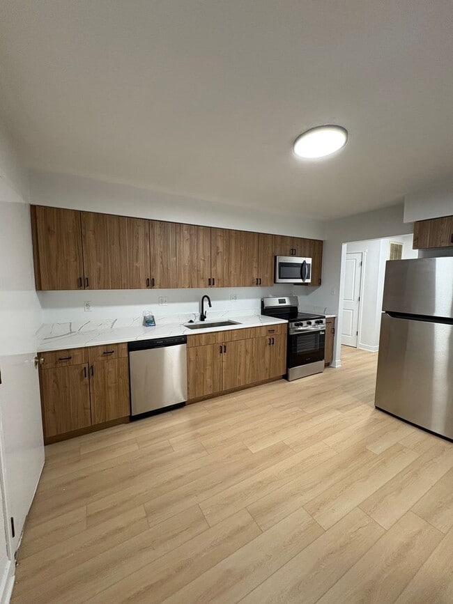 Building Photo - Beautiful Duplex on West Charter