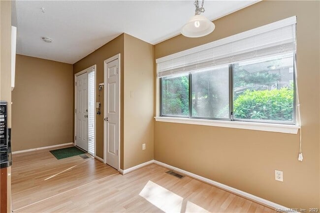 Building Photo - 128 Conestoga Way