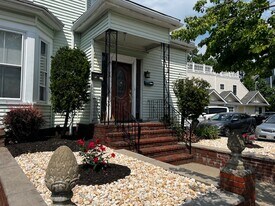 Building Photo - 233 Pleasant St