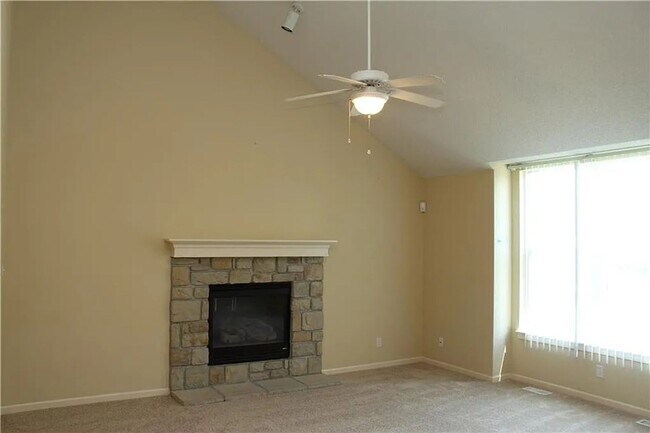 Building Photo - 732 Highland Dr