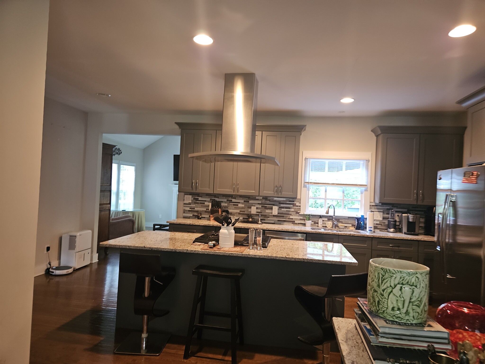 Kitchen, marble, extreme exhaust hood 2020 - 6553 Cherry Tree Ln