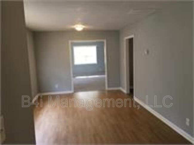 Building Photo - 805 Pamela Dr