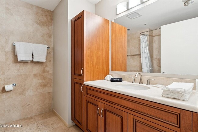 Building Photo - 7161 E Rancho Vista Dr