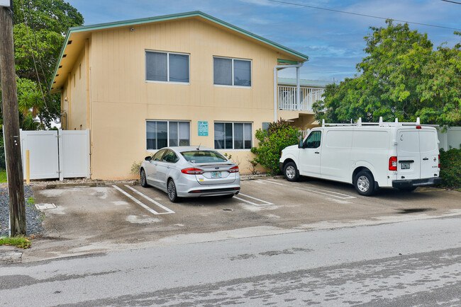 Building Photo - 391 SE 19th Ave