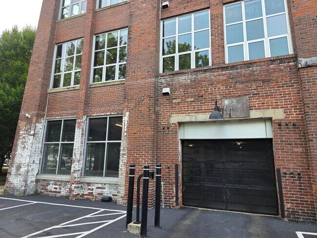 Building Photo - 448 W Nationwide Blvd
