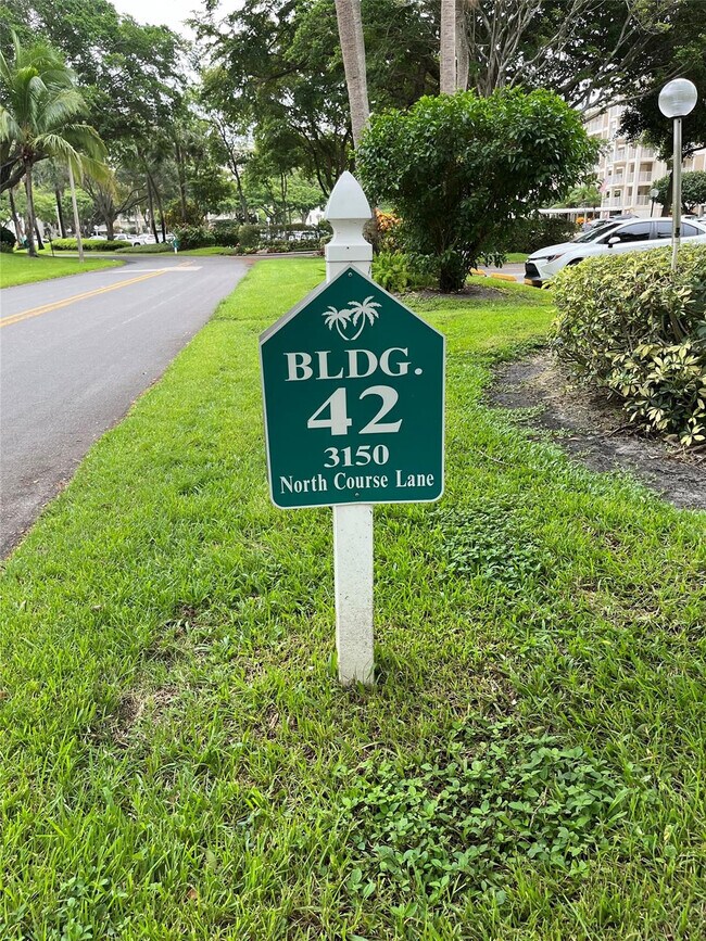 Building Photo - 3150 N Course Ln