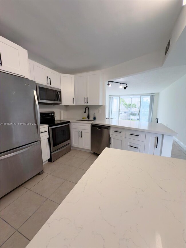 Building Photo - 2 bedroom in North Miami Beach FL 33179