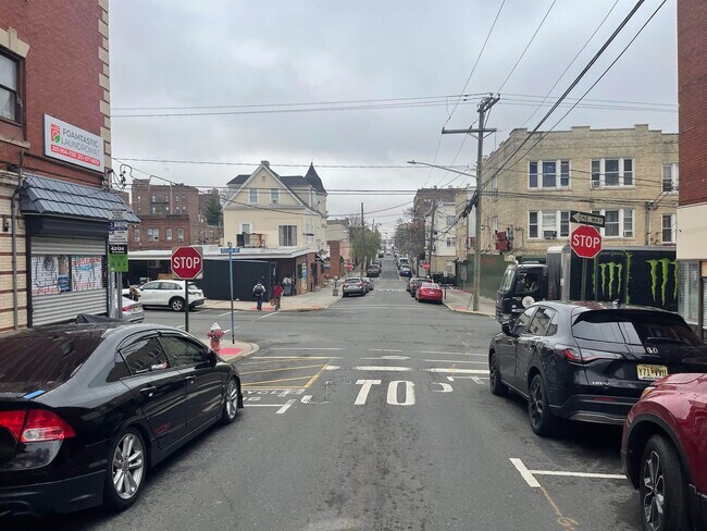 Building Photo - 306 65th St