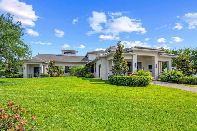 Building Photo - 15450 Estancia Ln