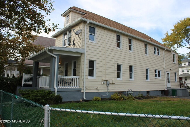 Building Photo - 1501-1503-1503 Bangs Ave