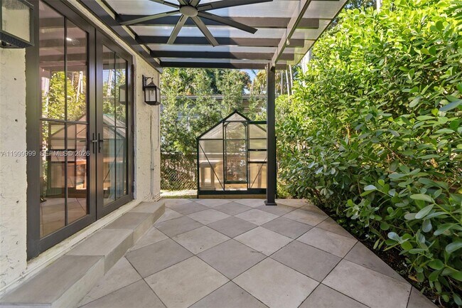 Building Photo - 415 Aledo Ave