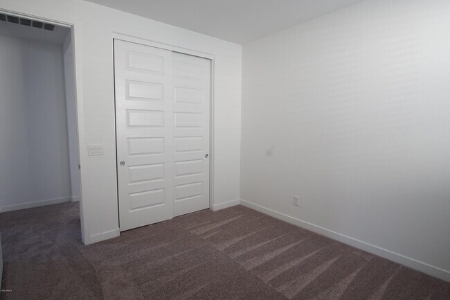 Building Photo - 1079 E Sabino Dr