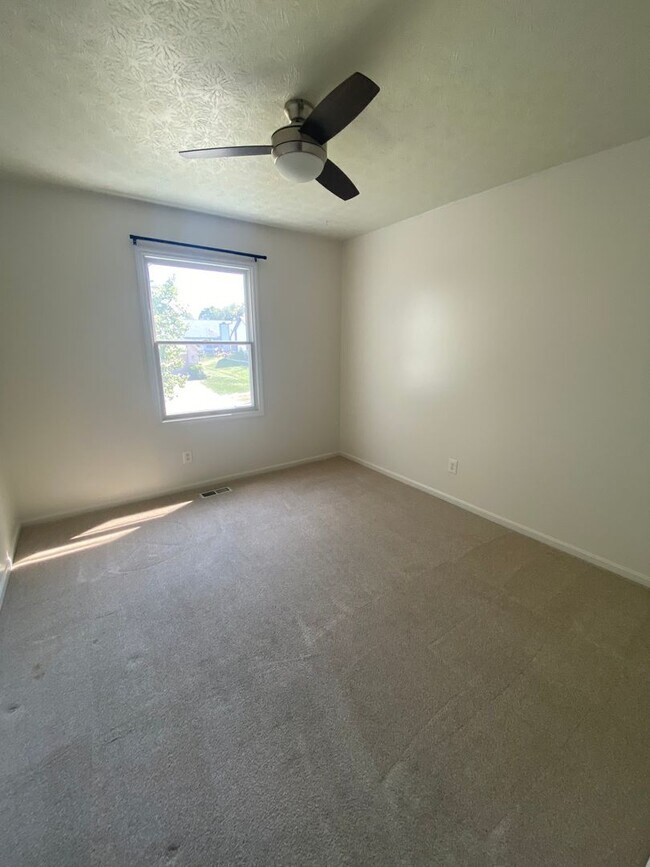 Building Photo - Spacious 4 Bedroom, 2.5 Bath Home