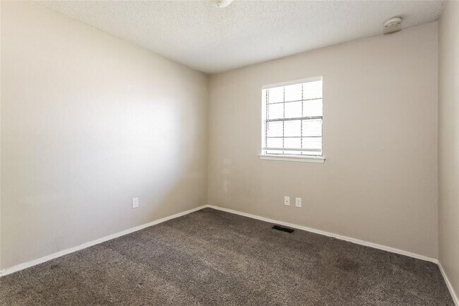 Building Photo - 524 Gray Fox Run