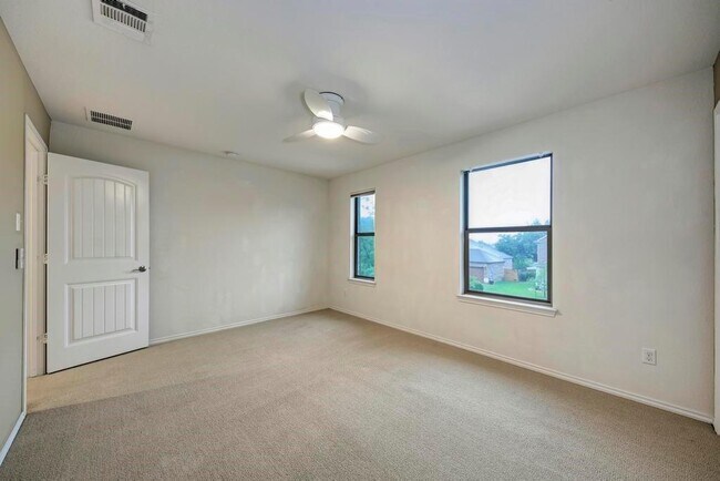 Building Photo - 2119 Howell Mountain Dr
