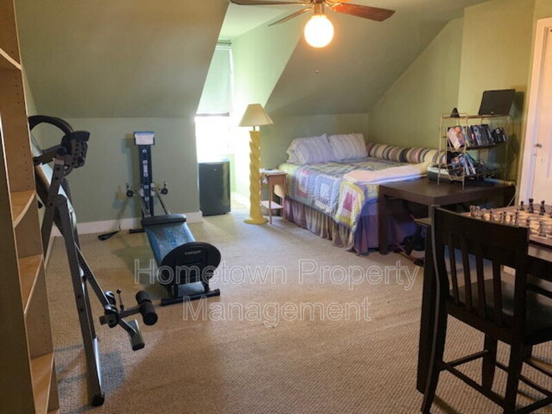 Building Photo - 1202 Penn St