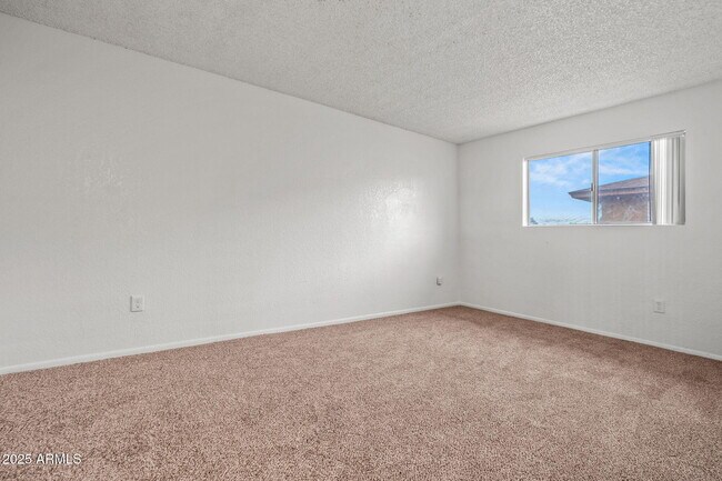Building Photo - 3308 W Loma Ln