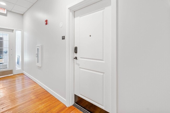 Building Photo - 163 Chestnut St