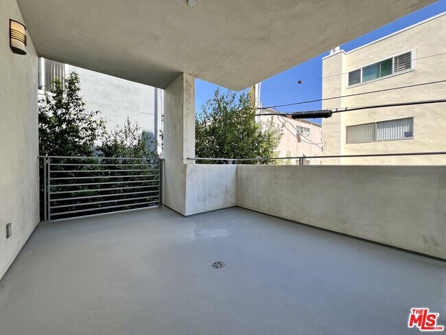 Building Photo - 1232 Kings Rd