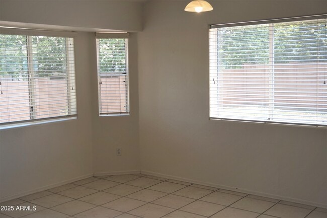 Building Photo - 1517 Skyline Ave