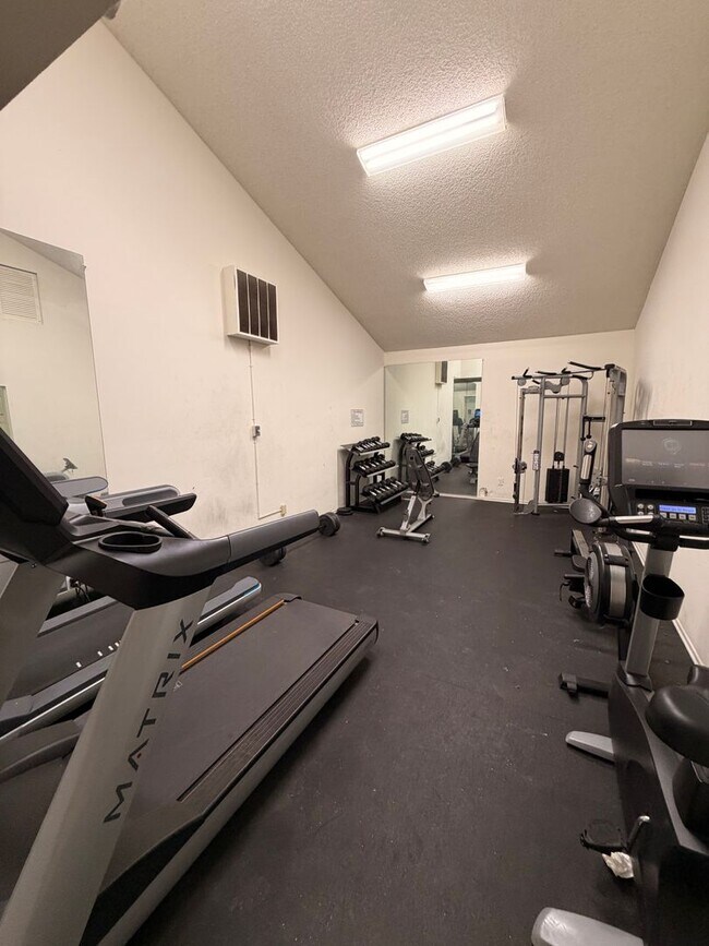 Building Photo - 2 Bed, 2 Bath Fullerton Condo For Rent w/ ...