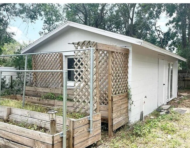 Building Photo - 11631 Seminole Dr