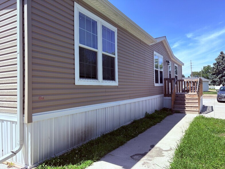 Building Photo - 327 Green Park Cir