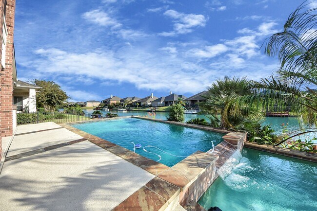 Building Photo - 17859 Camp Cove Dr