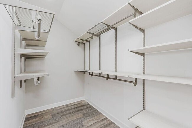 Building Photo - Charming, Fully Updated Broad Ripple Gem!