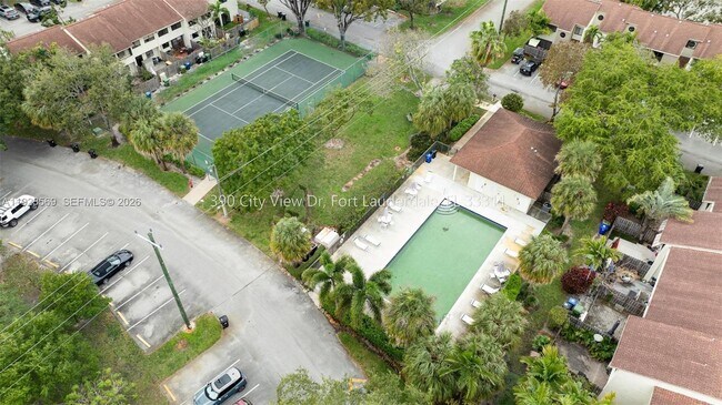 Building Photo - 390 City View Dr