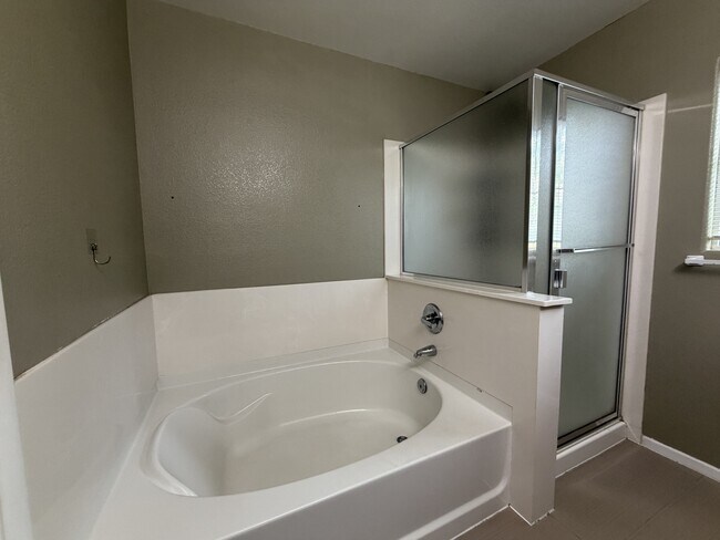 Building Photo - 6250 W Arby Ave