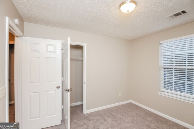 Building Photo - 1817 Cres Hill Dr NW