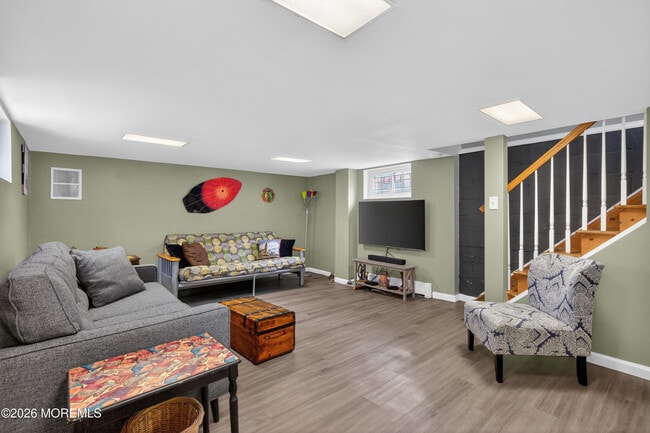 Building Photo - 211 Lareine Ave