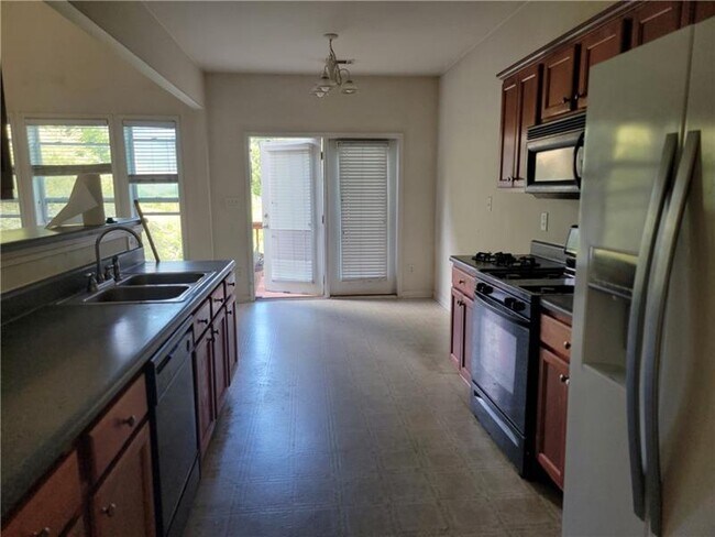 Building Photo - 2143 Worrall Hill Dr