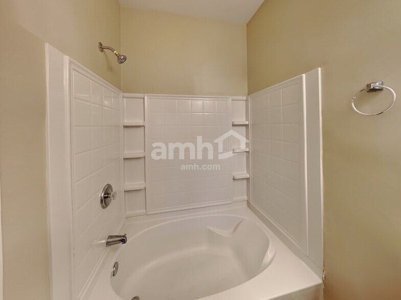 Building Photo - 2341 Suwanee Pointe Dr