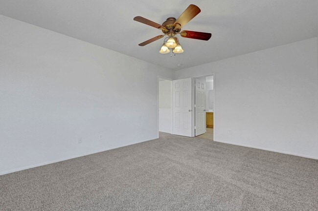 Building Photo - Adorable 2 story in the Northwest! Fresh paint and new carpet!