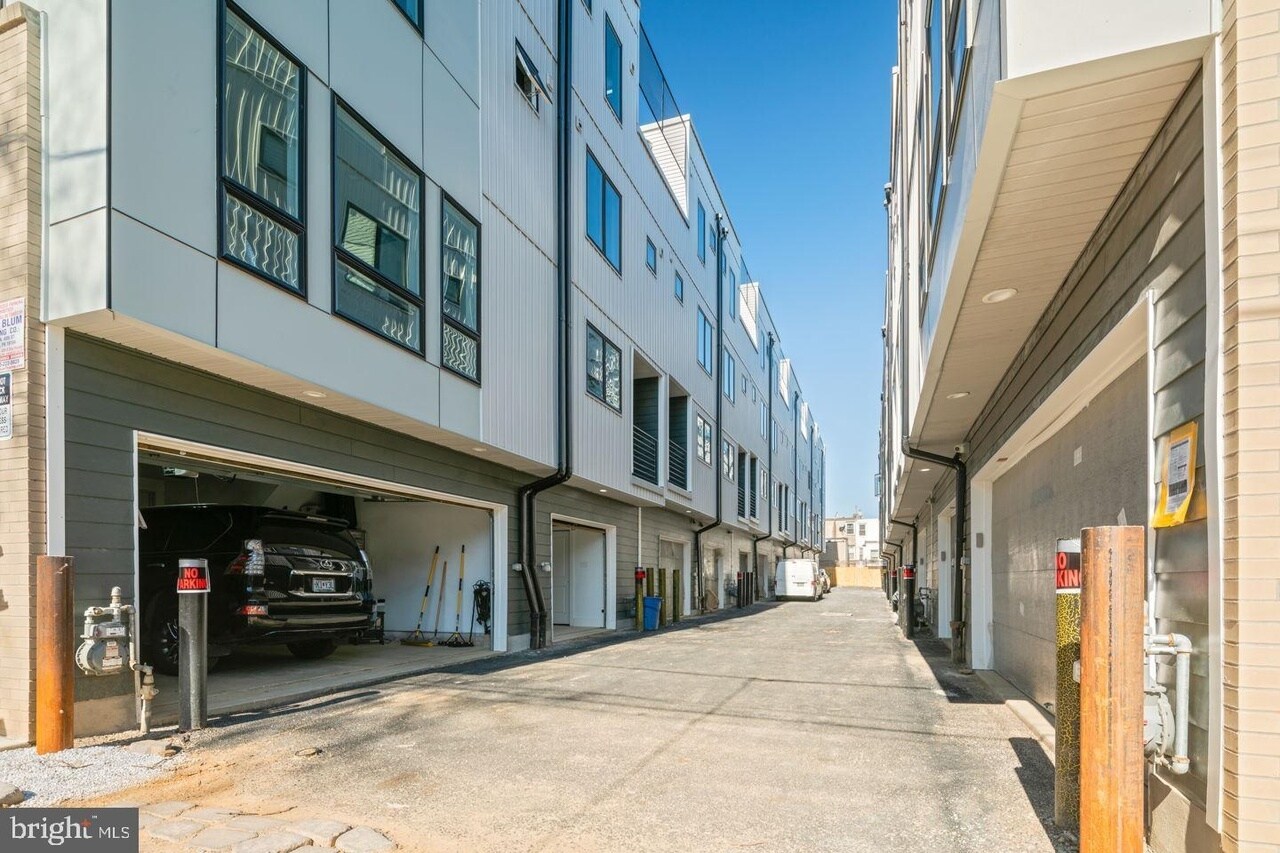 Building Photo - 815 Perkiomen St