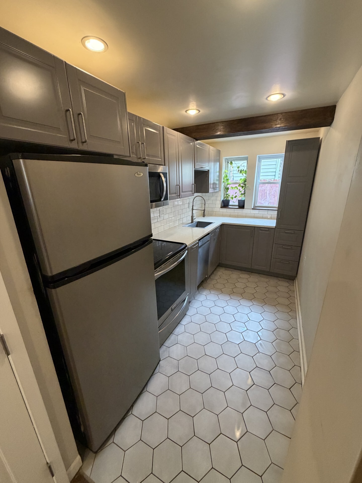 recently updated kitchen - 2230 Ritter St